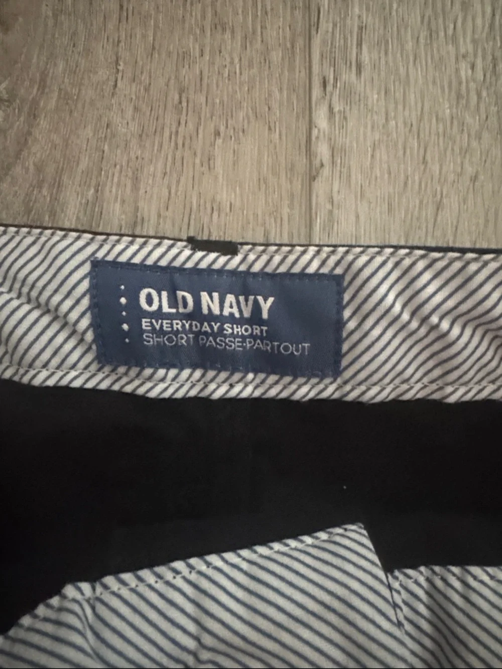 EUC Old Navy Black Women’s Everyday Shorts Size 10 - Picture 2 of 7